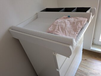 Přebalovací pult na komodu vč. příslušenství - 2