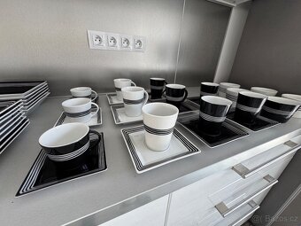 Porcelánová sada- talíře, misky, čaj, káva. 36 ks - 2