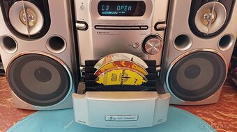 Zánovní věž Sony. - 2