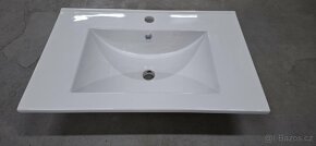 Nové bílé umyvadlo na skříňku 70x45 - 2