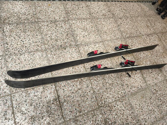 Prodám sjezdové lyže Dynastar 164 cm - 2