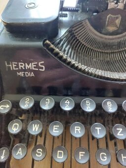 Starý psací stroj Hermes - krásná dekorace - 2