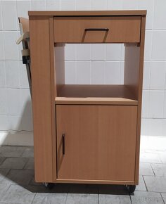 Stolek k lůžku s výklopnou deskou - 2