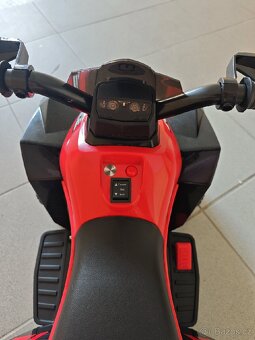 Čtyřkolka na akumulátor pro děti kufřík QUAD-SX-3-ČERVENÁ - 2