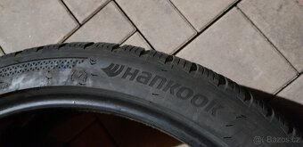 Prodám 2x zimní pneu 285/35R22 106V - 2