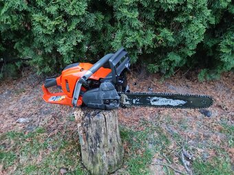 Prodám profi pilu Husqvarna 560 XP, TOP STAV, ZÁRUKA. - 2