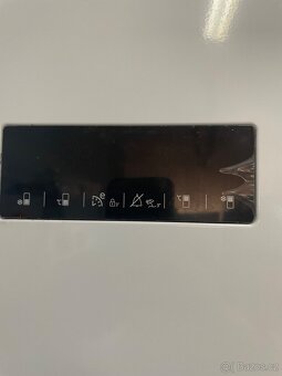 Nepoužitá lednice Beko RCNA406E60WN - 2