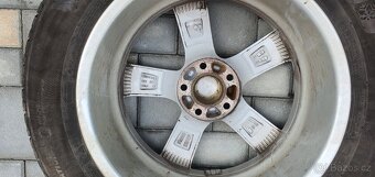 235/60R18 - 2