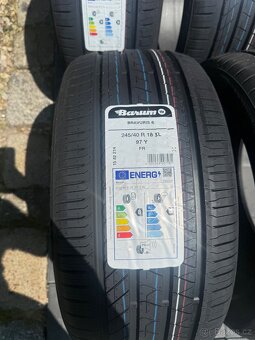 Zdravím prodám gumy 245/40 r18 - 2