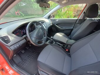 Hyundai i20 1,2 r. 59 tkm, r.v. 2020 - první majitelka - 2