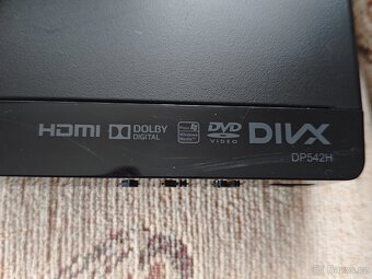 DVD přehrávač LG plus dva kufry s DVD - 2