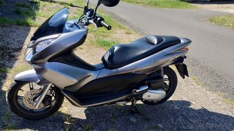 LEŠTĚNKA 2011 Honda pcx 125 pouze 11tis.km - 2