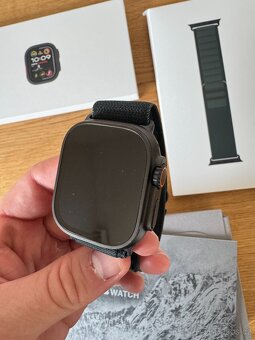 Apple Watch Ultra 2 49mm Černý titan - 2