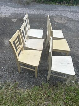 Staré bílé židle - 2
