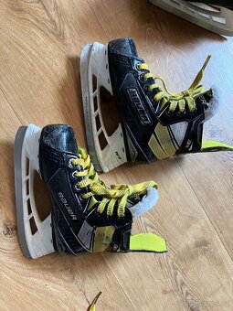 Prodám dětské hokejové brusle Bauer Supreme 3S (Y11) - 2