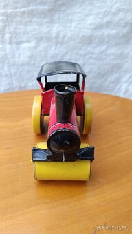 Plechová retro hračka - parní válec ,na klíček - 2