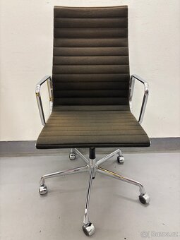 Kancelářská židle Vitra Eames EA 119 - 2
