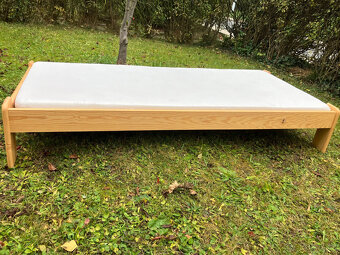 Jednolůžková postel z masivu 90x200cm, matrace a rošt - 2