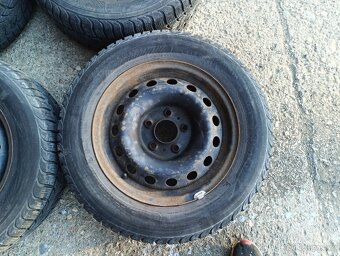 Zimní pneu 195/65/15 z Mazdy - 5x114 Nokian 6-7 mm - 2