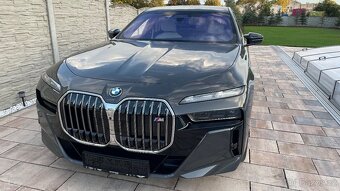 BMW i7 M70 xDrive - 2