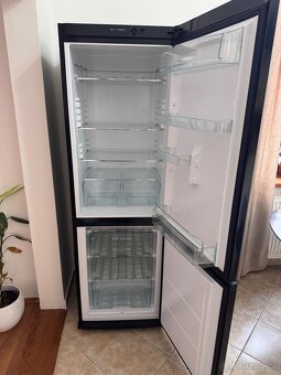 Černá lednice značky SNAIGÉ - 2