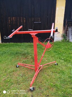 Prodám zvedák na sádrokarton a OSB desky. - 2