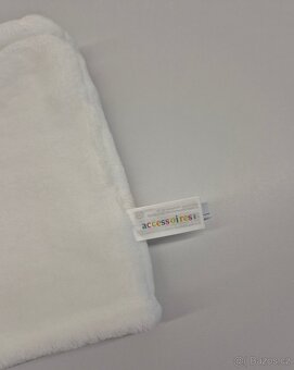 Dětská šála  / Bílý heboučký nákrčník s flitry C&A - 2