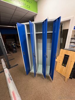 Kovová šatní skříň - 2