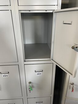 Plechové šatní skříňky - 2