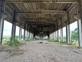 Pronájem zastřešené haly o velikosti 2.550 m2 - 2