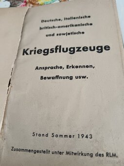Prodám starou knížku Kriegflugzeuge - 2