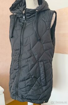 Černá prošívaná vesta vel. XL - 2