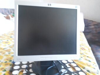 Funkční LCD HP 17inch monitor - 2