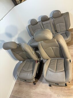 /// Interiér-sedačky Mercedes Benz W211 combi /// - 2
