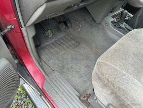 Interiér, plasty a sedačky Nissan Patrol Y61 3dv. - 2
