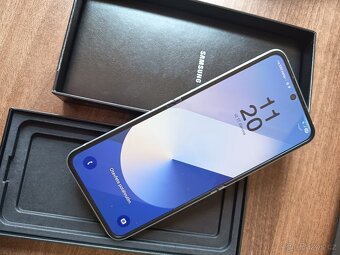 Samsung Z Flip6 12/256 světle modrý, nový - 2