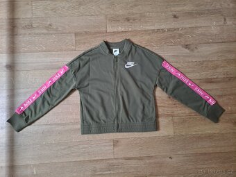 Sportovní souprava NIKE vel. 10-11 let - 2