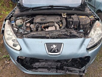Peugeot 308 SW havarovaný - 2