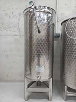 Nerezová nádoba na víno 200l, 300l - 2
