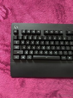 Logitech G213 - 2