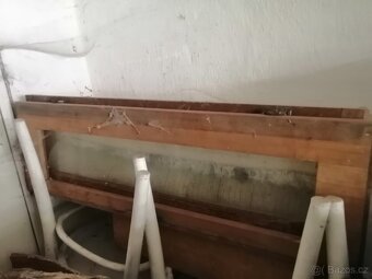 Drevene policky, vesak a zidle - 2