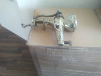 Ruční mlýnek na ovoce - 2