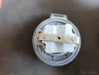 Zasuvka krytá 48v 10A -4 kolík - 2