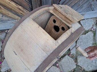 Stará dřevěná máslenice - 2