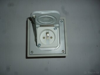 Podlahová zásuvka 230V/16A - 2