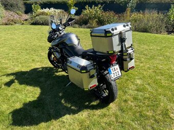 Triumph Tiger 800 XRT - 2