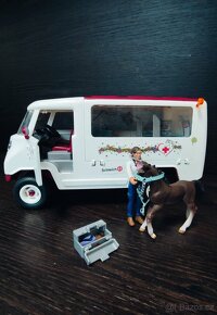 SCHLEICH Horse Club® 42370 Mobilní veterinární klinika - 2