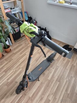 Ninebot Kickscooter F2 Plus - 2
