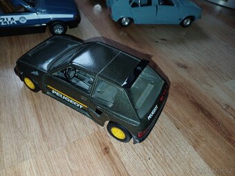 Peugeot 205 turbo rallye 1:24 bburago - 2
