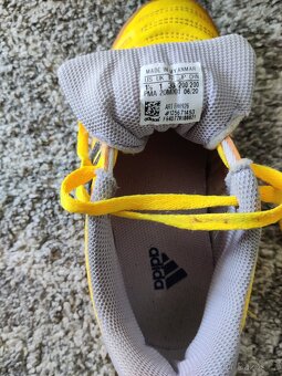 Dětské sálové boty Adidas, vel. 33 - 2